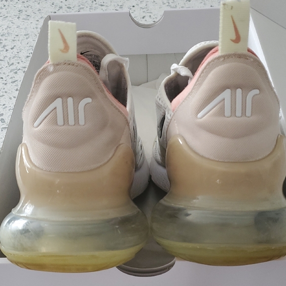 Nike Men's Air Max 270 White and Tan Sneakers. Sz 11 - Picture 4 of 7